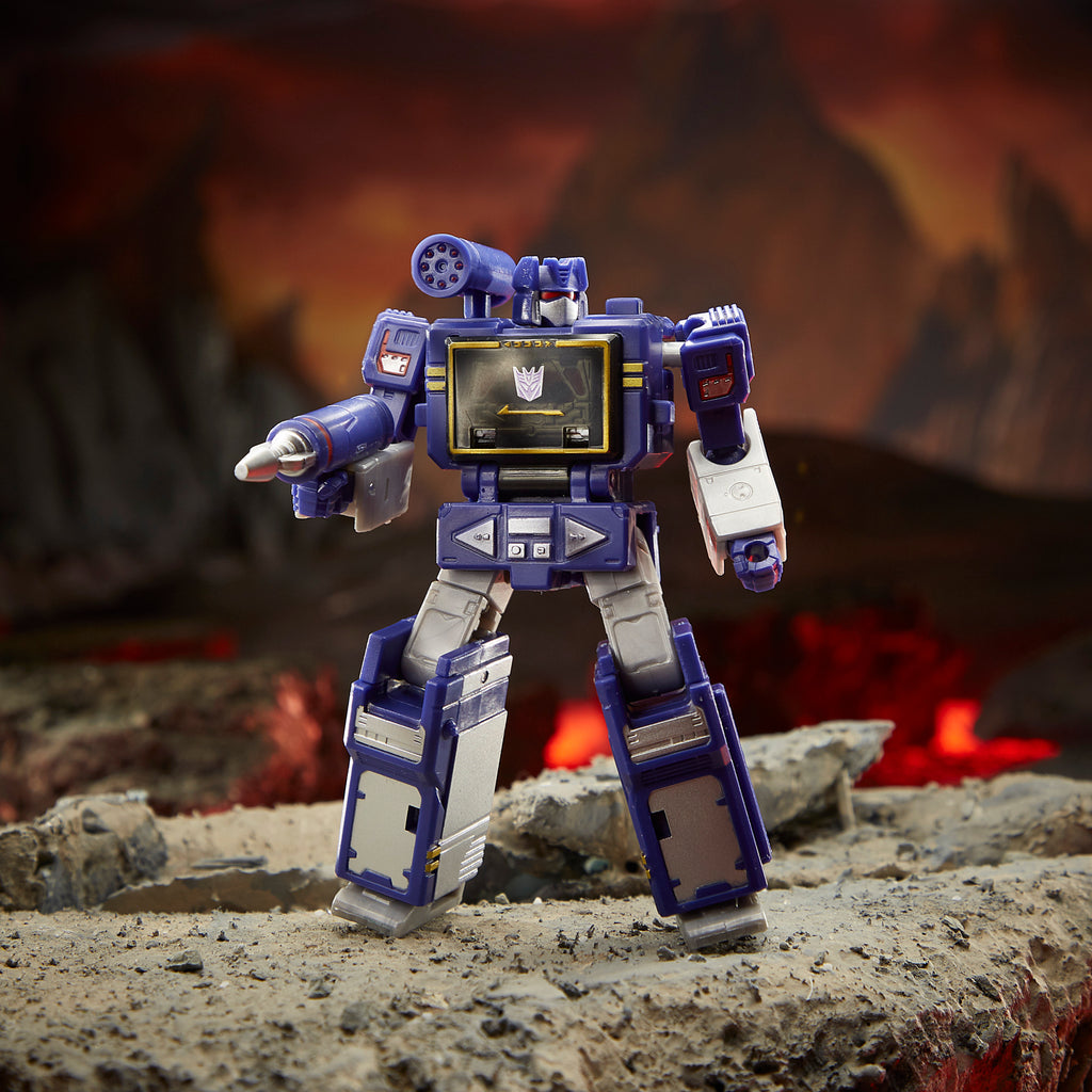 Transformers Generations War for Cybertron: Kingdom Core Class WFC-K21 Soundwave