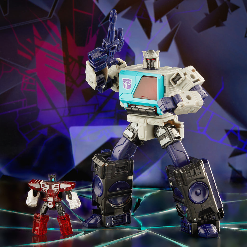 Transformers Generations Shattered Glass Collection Autobot Blaster & IDW’s Shattered Glass -- Blaster (Exclusive Hasbro Pulse Variant Cover)